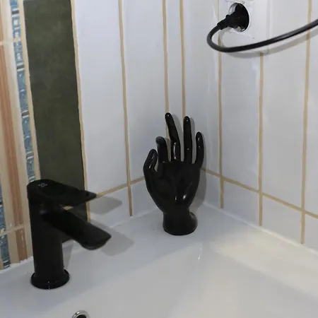 Zuko - Nero Apartment